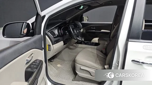 Kia The New Carnival id 3748187 из Кореи 20