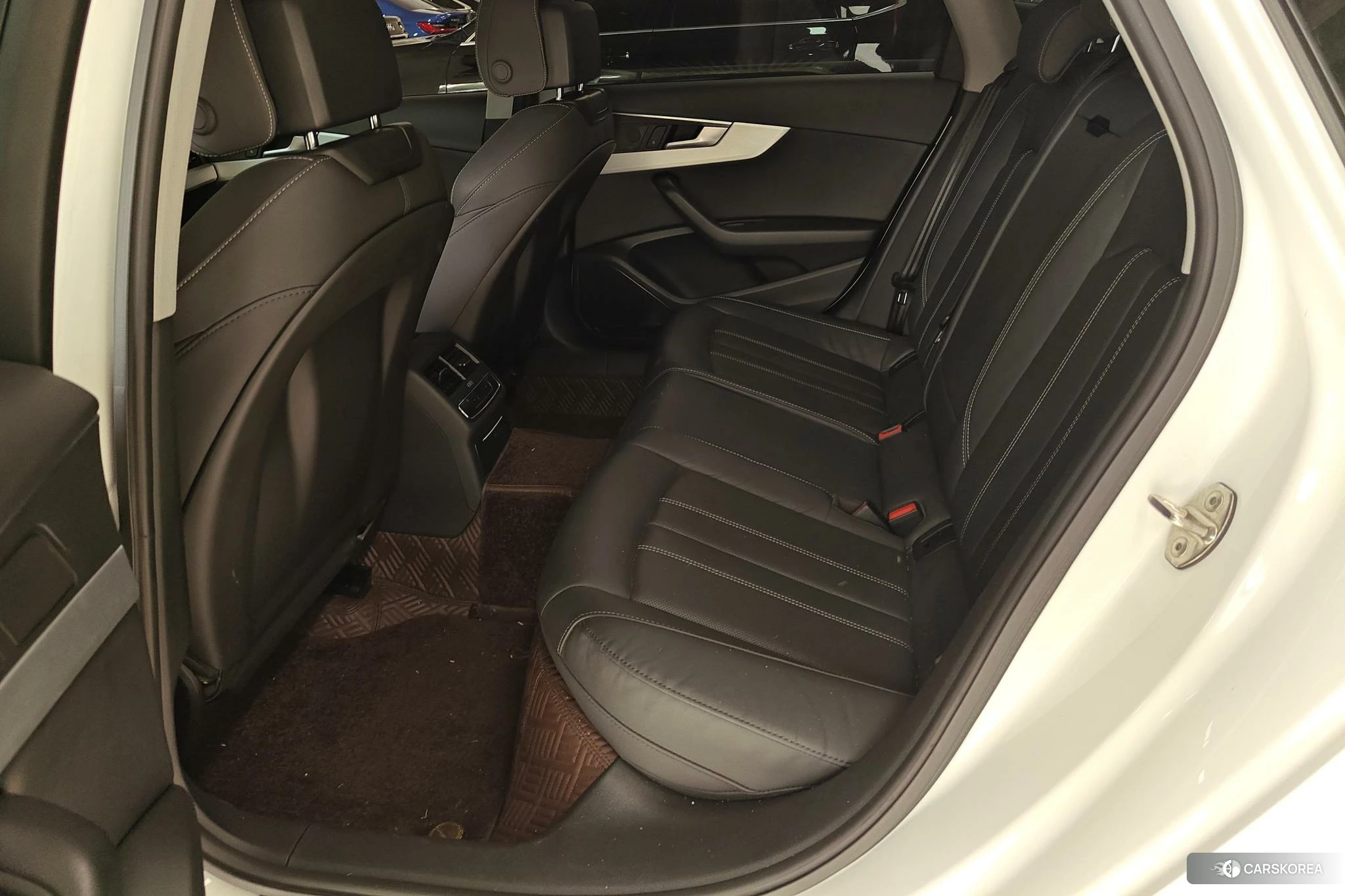 Audi A4L id 4454061 из Китая 17