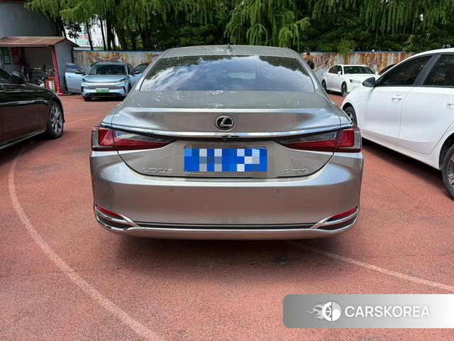 Lexus ES id 4299932 из Китая 13