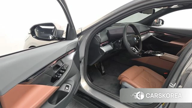 BMW 5 Series (G60) id 4248183 из Кореи 30