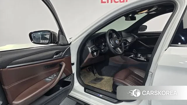 BMW 5 Series (G30) id 3708739 из Кореи 20