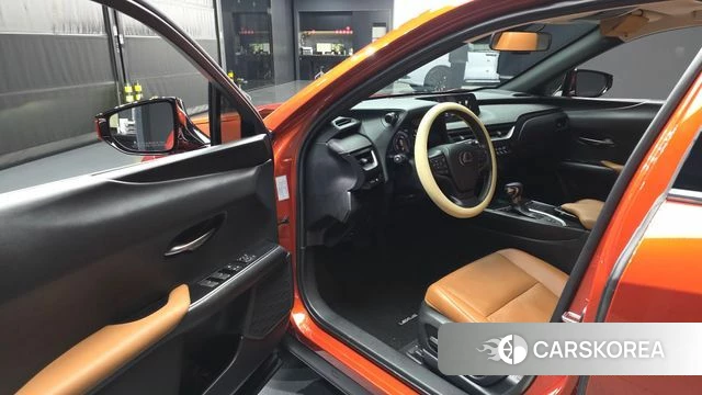 Lexus UX250h id 3795622 из Кореи 20