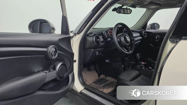 Mini Cooper D id 4751106 из Кореи 34