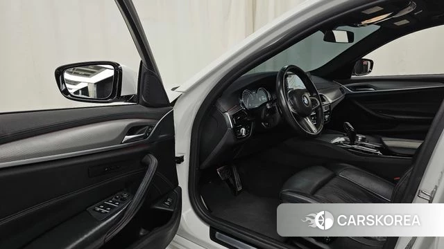 BMW 5 Series (G30) id 4667696 из Кореи 20