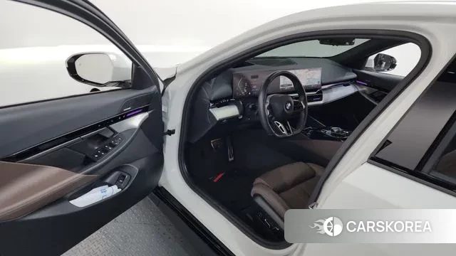 BMW 5 Series (G60) id 3523529 из Кореи 20