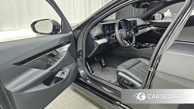 BMW 5 Series (G60) id 3896647 из Кореи 20