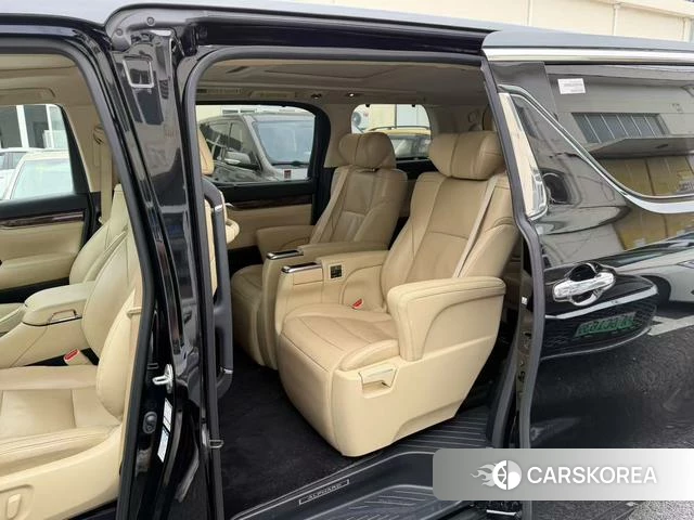 Toyota Elfa id 4368061 из Китая 12