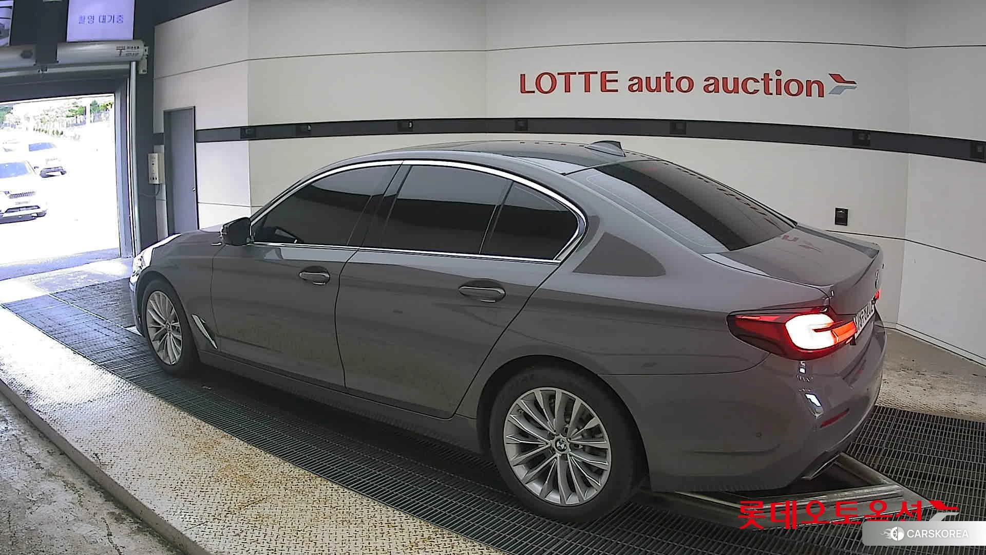 BMW  530i id 4504426 из Кореи 38