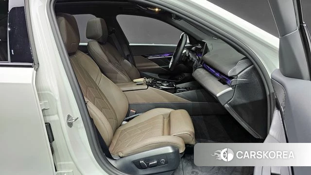 BMW 5 Series (G60) id 3831237 из Кореи 20