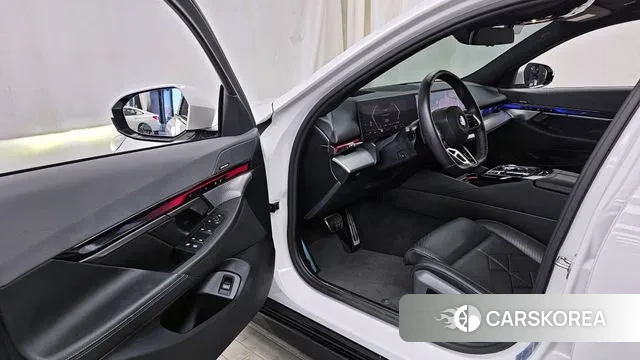 BMW 5 Series (G60) id 3610154 из Кореи 20