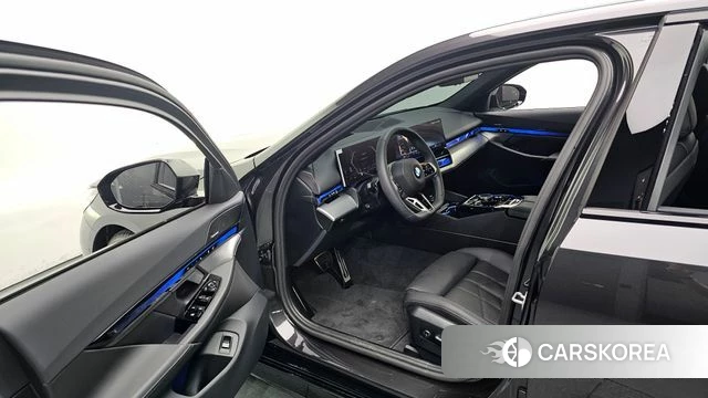 BMW 5 Series (G60) id 4200652 из Кореи 36