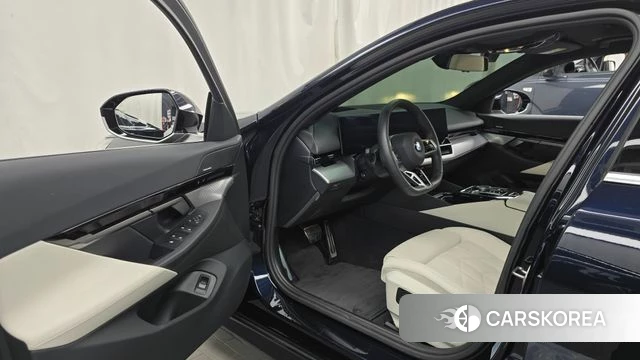 BMW 5 Series (G60) id 3963721 из Кореи 20