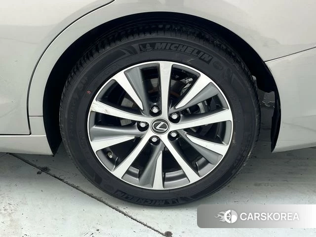 Lexus ES id 4274714 из Китая 28