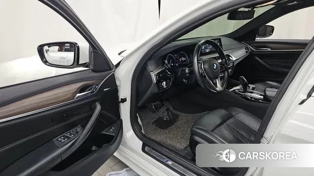 BMW 5 Series (G30) id 3434815 из Кореи 20