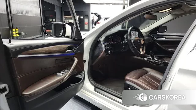 BMW 5 Series (G30) id 3253546 из Кореи 20