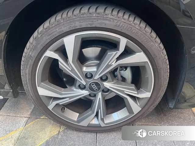 Audi A3 (8Y) id 3763801 из Кореи 15