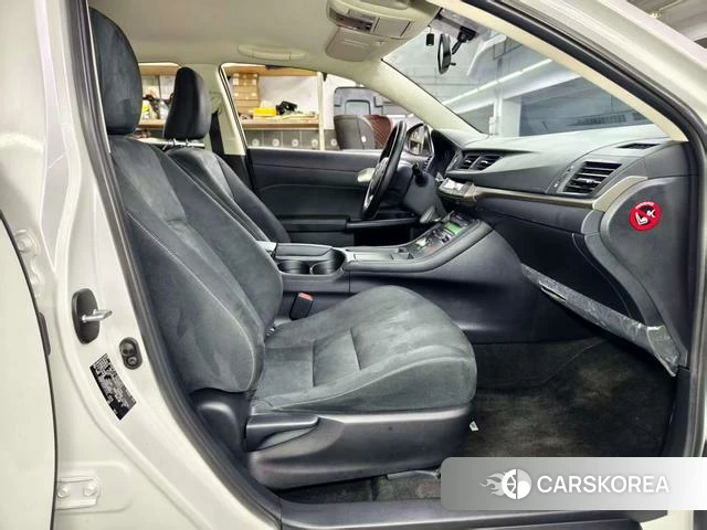 Lexus CT id 4220076 из Китая 21