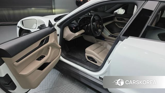 Porsche Taycan id 4303308 из Кореи 32