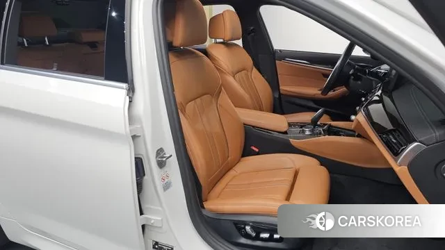 BMW 5 Series (G30) id 3355045 из Кореи 20