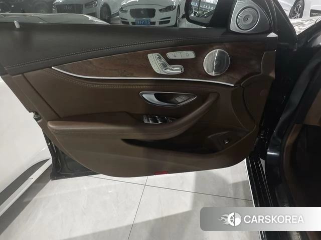 Mercedes-Benz E-class id 4334713 из Китая 16