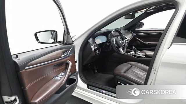 BMW 5 Series (G30) id 4389833 из Кореи 40
