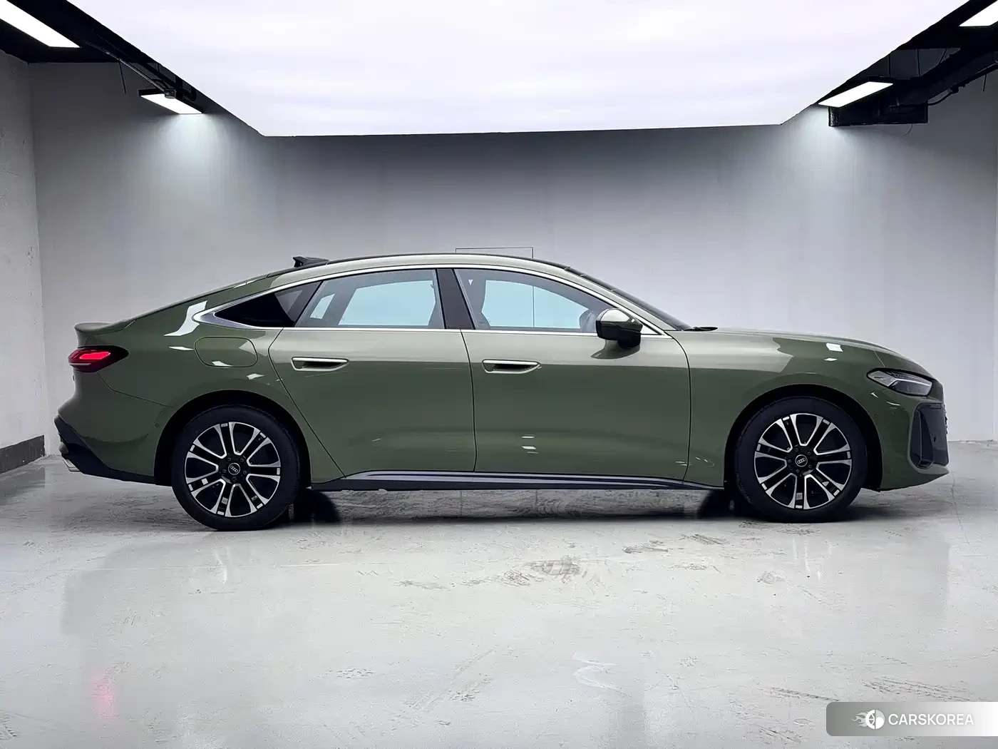 Audi A5L id 4686026 из Китая 18