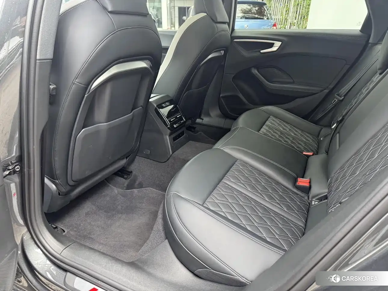 Audi A5L id 4654973 из Китая 26