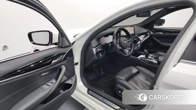 BMW 5 Series (G30) id 3342166 из Кореи 20