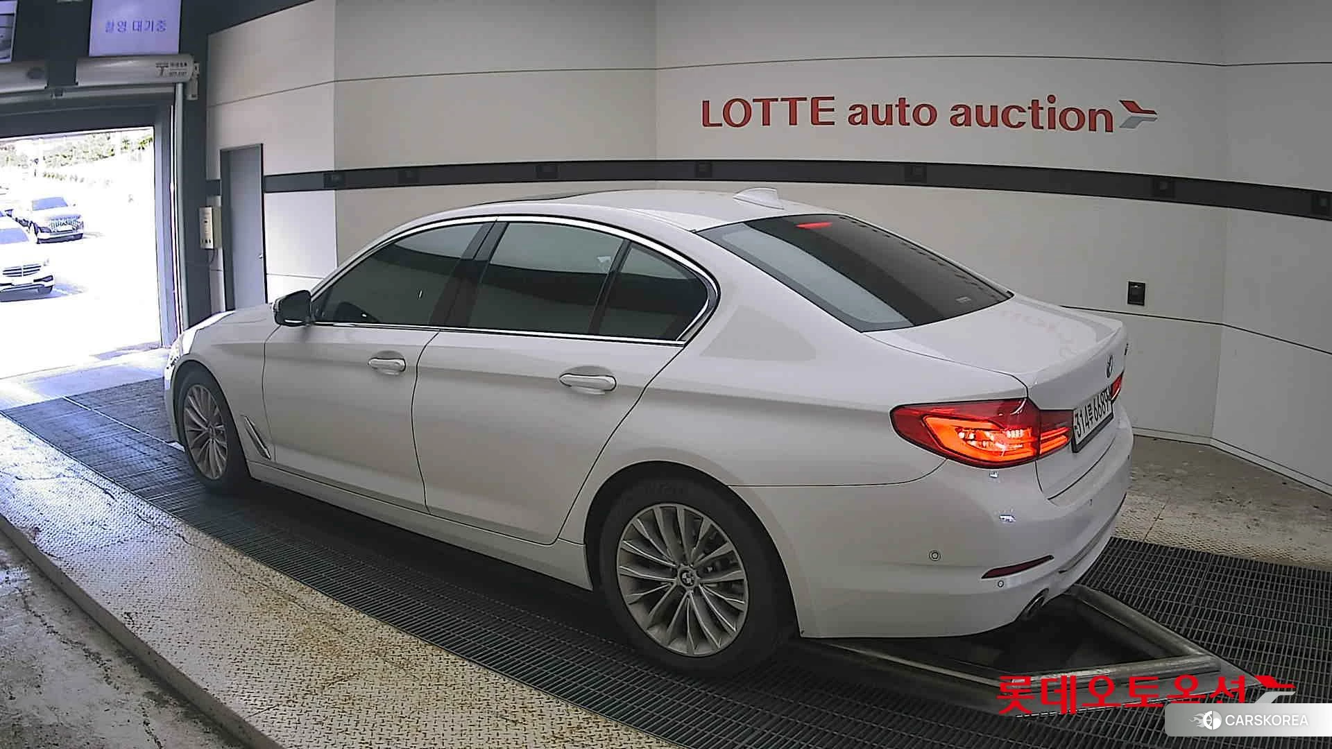 BMW  530i Luxury id 4902319 из Кореи 37
