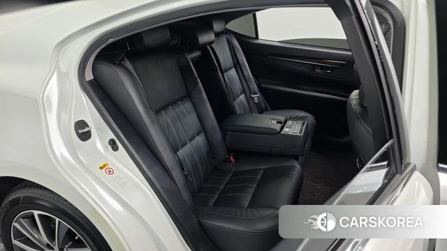 Lexus New ES300h id 3937263 из Кореи 20