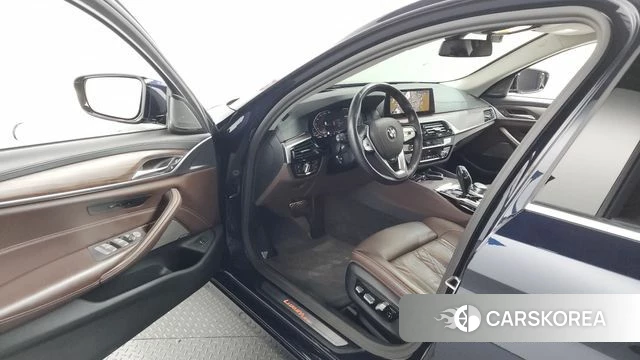 BMW 5 Series (G30) id 4317453 из Кореи 35