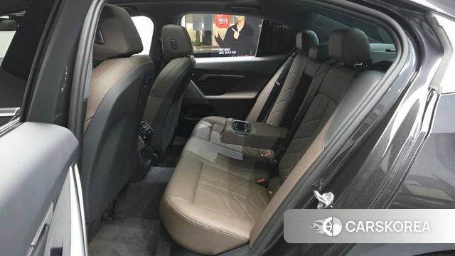 BMW 5 Series (G60) id 4499871 из Кореи 35