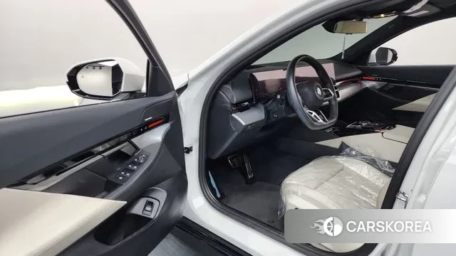 BMW 5 Series (G60) id 3689824 из Кореи 20