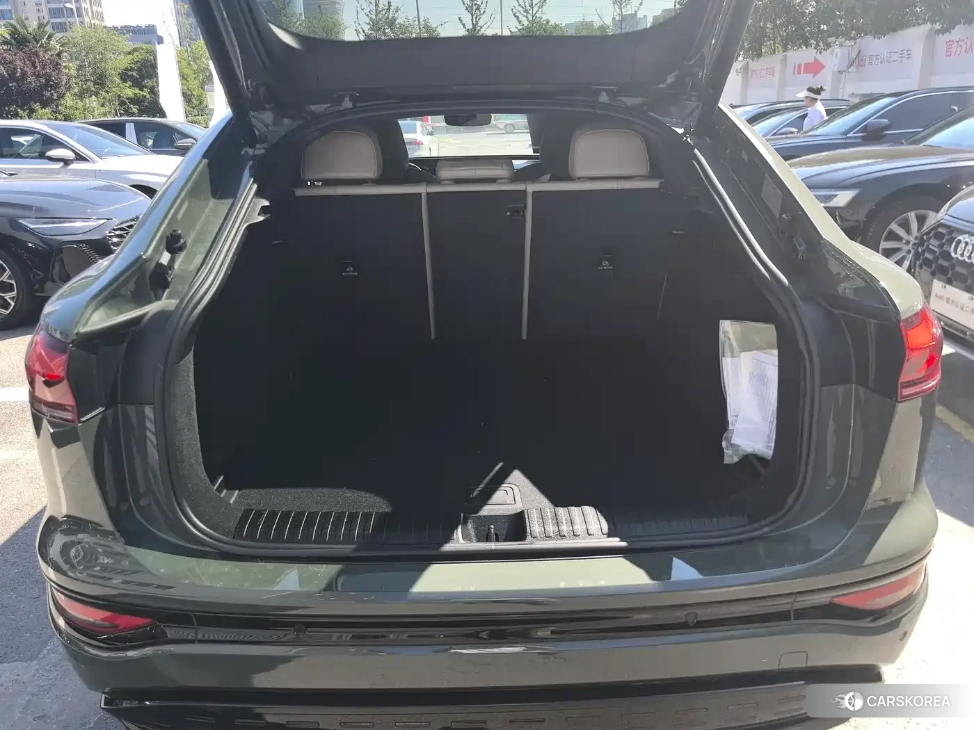 Audi Q6L Sportback e-tron id 4547566 из Китая 11