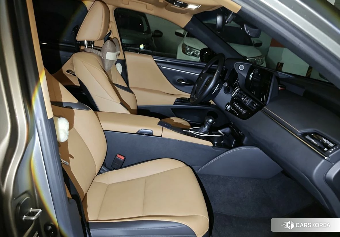 Lexus ES id 4461944 из Китая 21
