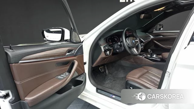 BMW 5 Series (G30) id 4872842 из Кореи 20