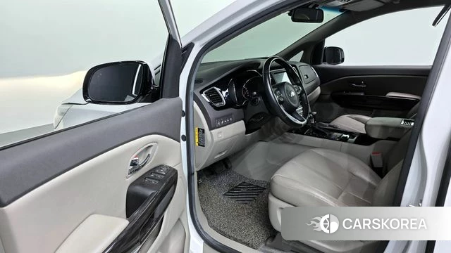 Kia All New Carnival id 4295170 из Кореи 32