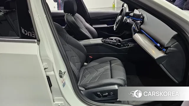 BMW 5 Series (G60) id 3442252 из Кореи 20