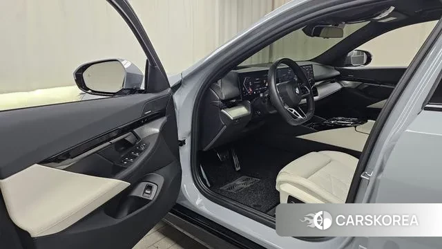 BMW 5 Series (G60) id 3763637 из Кореи 20