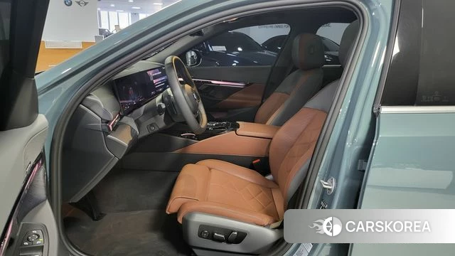 BMW 5 Series (G60) id 4279627 из Кореи 20