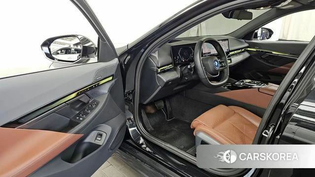 BMW 5 Series (G60) id 3786582 из Кореи 20