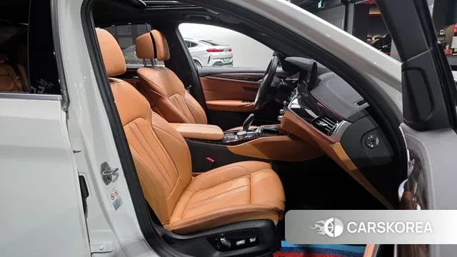 BMW 5 Series (G30) id 3361068 из Кореи 20