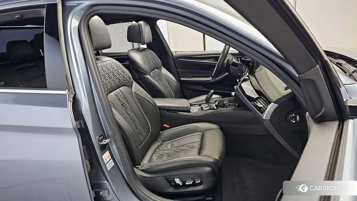 BMW 5 Series (G30) id 1989537 из Кореи 20