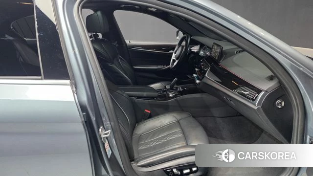 BMW 5 Series (G30) id 4188265 из Кореи 40