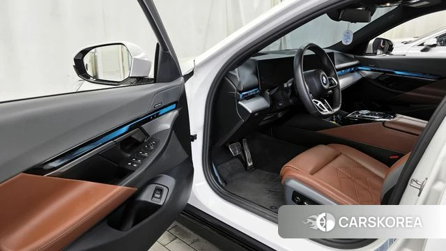 BMW 5 Series (G60) id 4381807 из Кореи 33