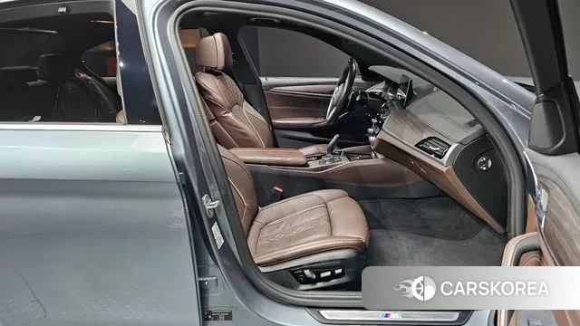 BMW 5 Series (G30) id 3312955 из Кореи 20