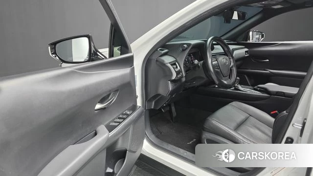 Lexus UX250h id 3916690 из Кореи 20