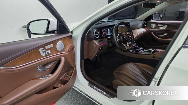 Mercedes-Benz E-Class W213 id 4604839 из Кореи 37