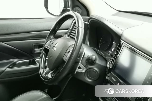 Mitsubishi  Outlander id 4210244 из Китая 24