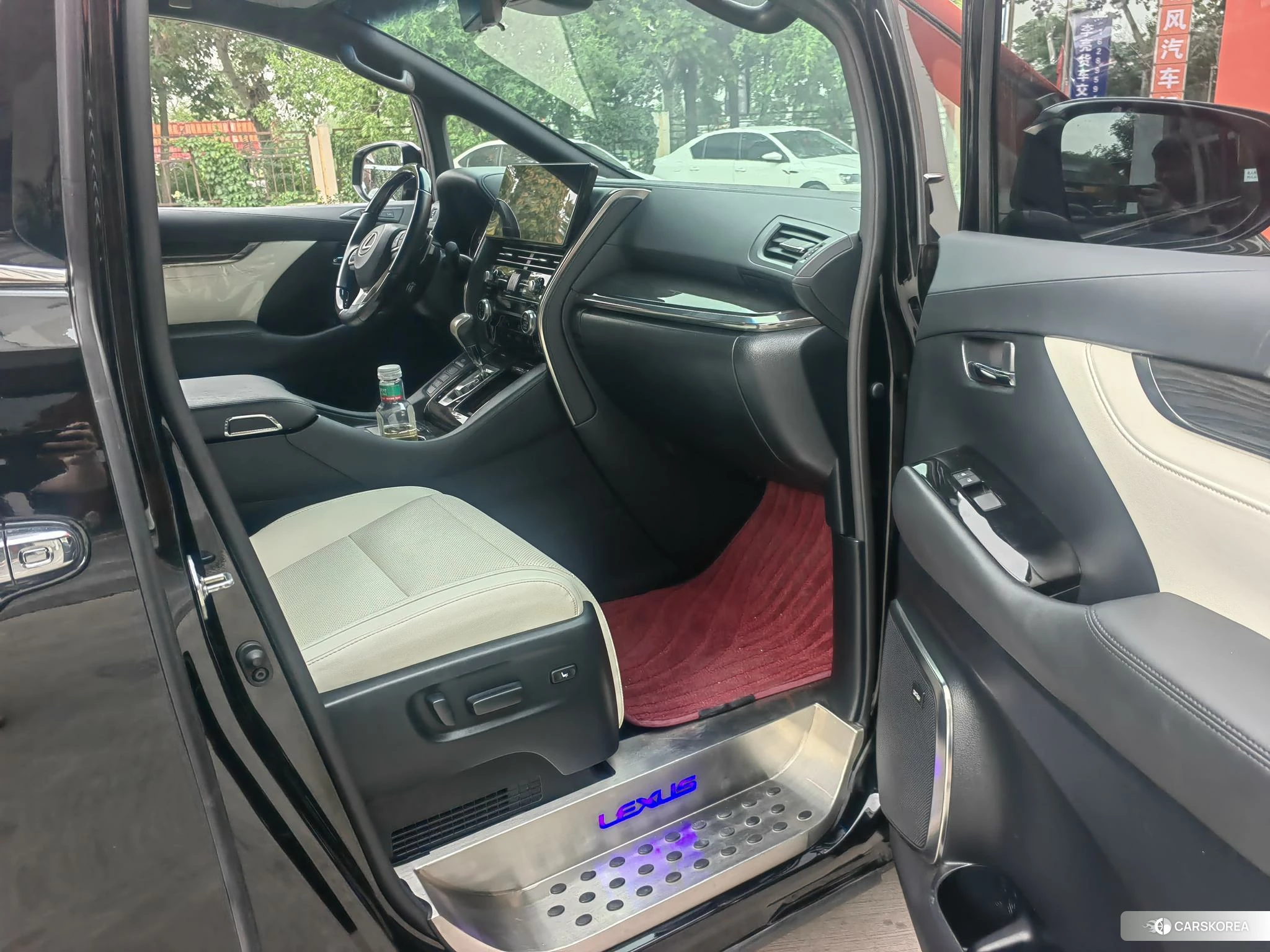 Lexus LM id 4473812 из Китая 10